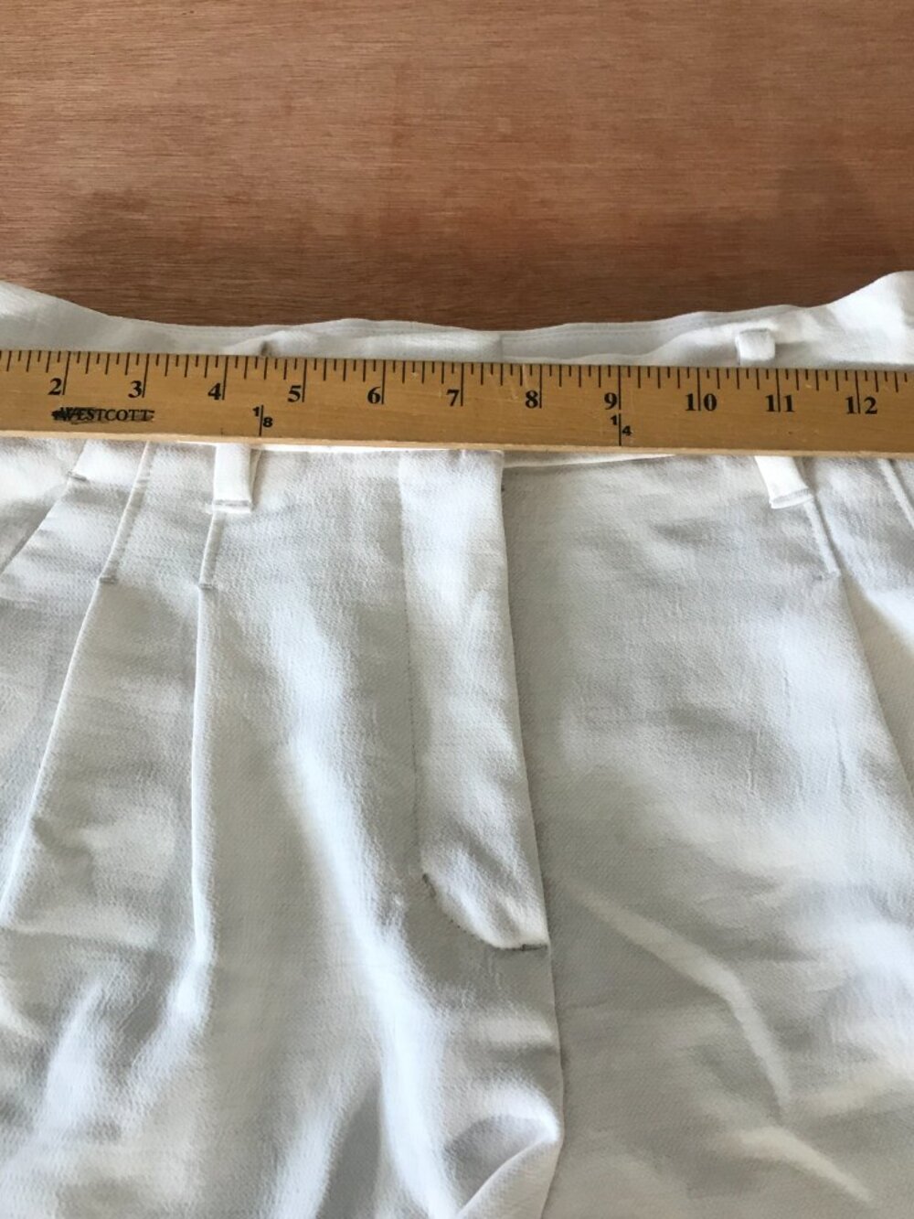 Wifred Aritzia High Waisted Pleated Shorts Women 2 Beige Pockets Athleisure - Picture 7 of 13